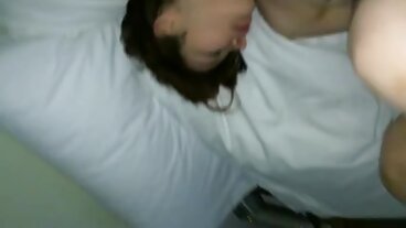 Прекрасната Джеси Джейн яде навън и се разиграва в български секс филми секси тройка