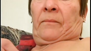 Горещи тийнейджъри съблазняват втория баща с безплатно бг порно огромен член
