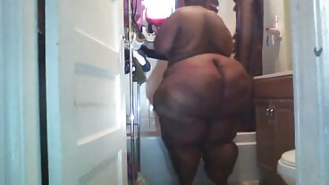 Колеж тийнейджър достатъчно възбудена, за да бг порно клипчета се справи с две петли