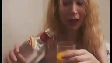 Естествено гърдата брюнетка Golddigger чука баща си за наследство бг порно видео