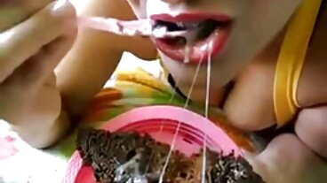 Чарли Чейс бг секс аматьори е кукла с платинена коса